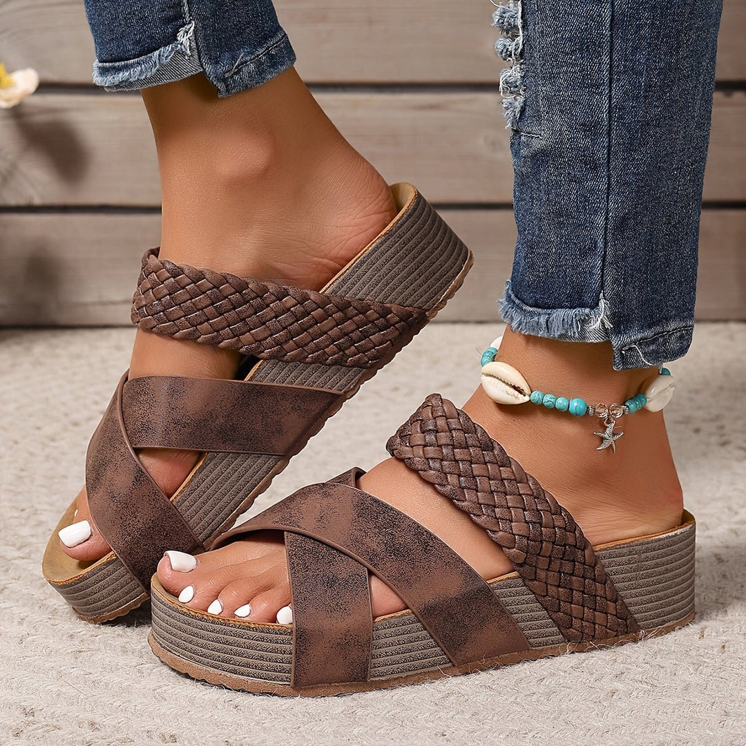 Aira | Orthopedic Sandals With Style - Ciara & Fiona