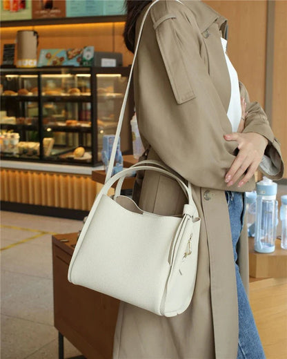 Anaïs Bucket - Ciara & Fiona