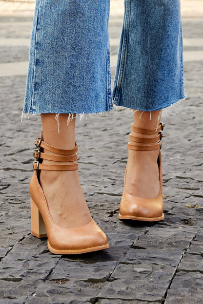 Casilda | Smooth sandals with ankle strap and chunky heel - Ciara & Fiona