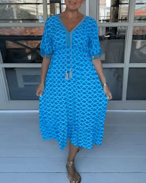 Della | Comfortable Loose Fit V - Neck Midi Dress - Ciara & Fiona