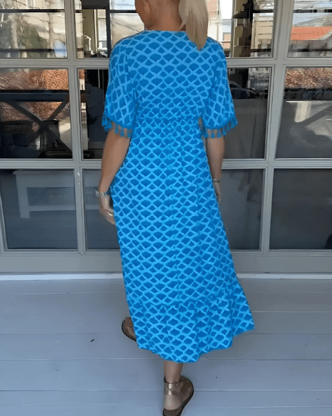 Della | Comfortable Loose Fit V - Neck Midi Dress - Ciara & Fiona