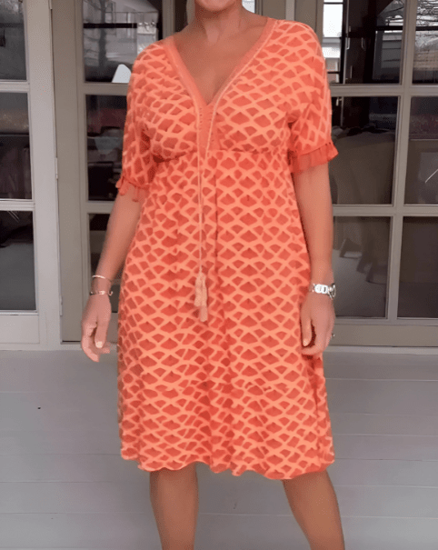 Della | Comfortable Loose Fit V - Neck Midi Dress - Ciara & Fiona