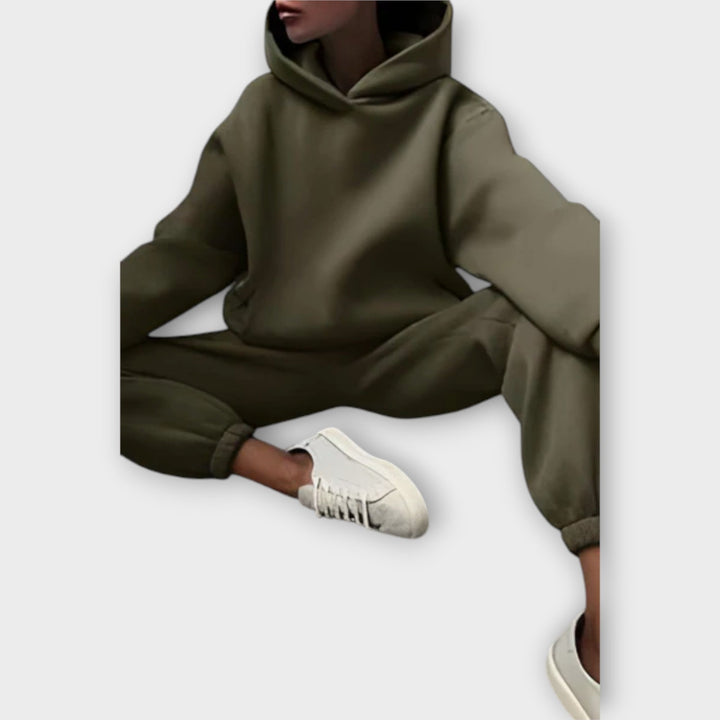 Kristine - Cozy Jogging Suit - Luna Hampton