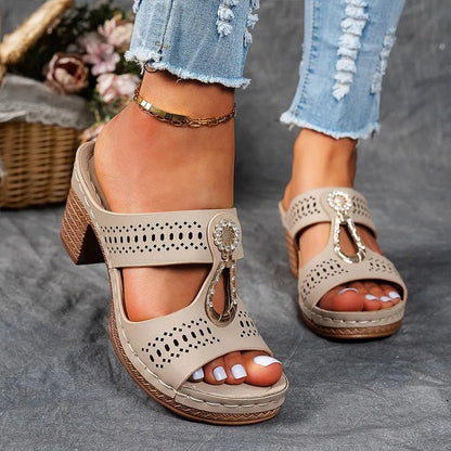 Yora | Chic and Comfortable Orthopedic Sandals - Ciara & Fiona