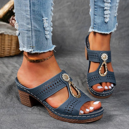 Yora | Chic and Comfortable Orthopedic Sandals - Ciara & Fiona