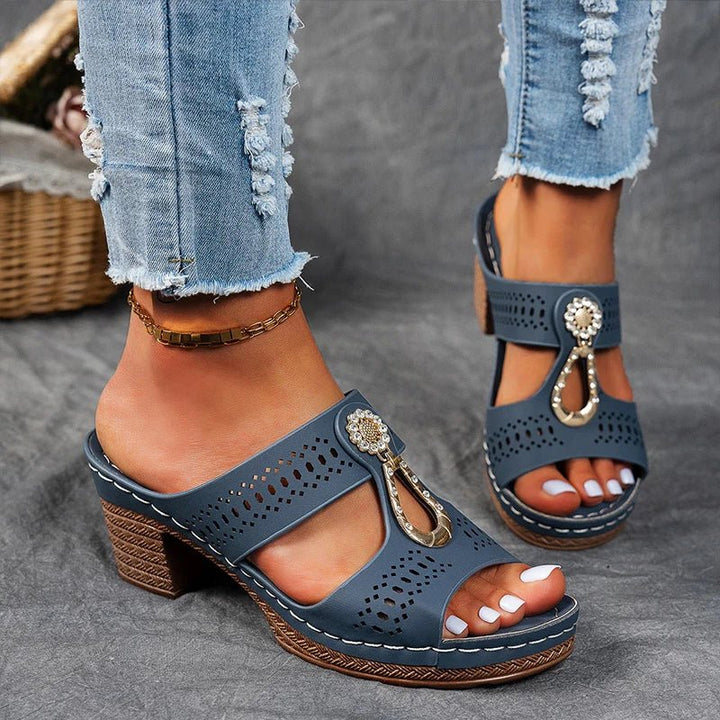 Yora | Chic and Comfortable Orthopedic Sandals - Ciara & Fiona