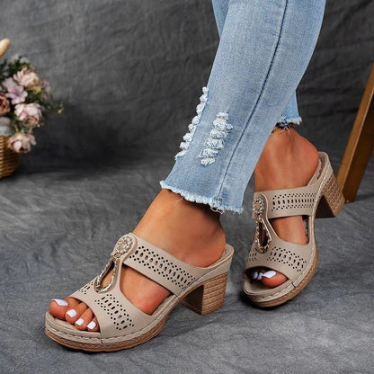 Yora | Chic and Comfortable Orthopedic Sandals - Ciara & Fiona