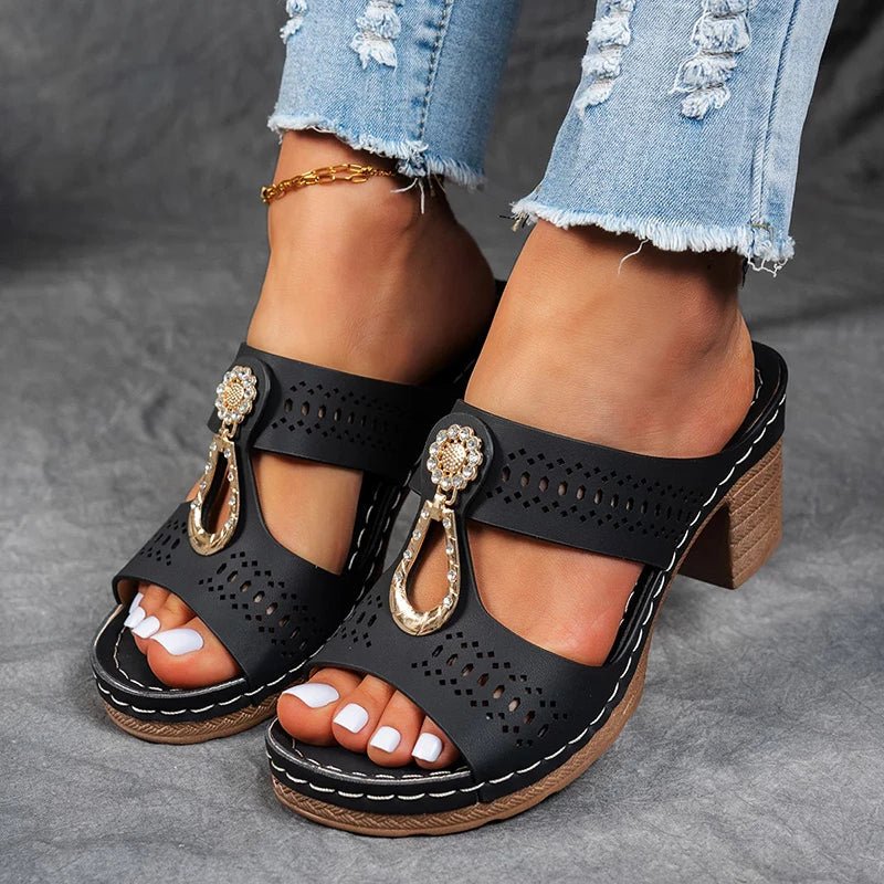 Yora | Chic and Comfortable Orthopedic Sandals - Ciara & Fiona
